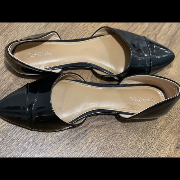 Women Flats - Picture 3 of 3